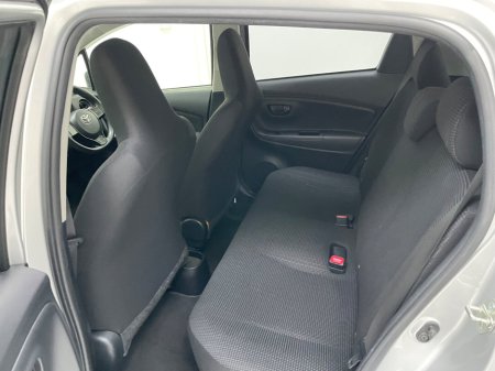 2019 Toyota Yaris - thumbnail 16