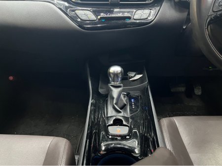 2019 Toyota C-HR 2019 TOYOTA C-HR G 1.8 AUTOMATIC / CRUISE CONTROL / REVERSE CAMERA / HEATED SEATS AND MORE thumbnail