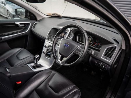 2017 Volvo XC60 - thumbnail 5