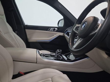 2022 BMW X5 xDrive45e M Sport €65,950 thumbnail