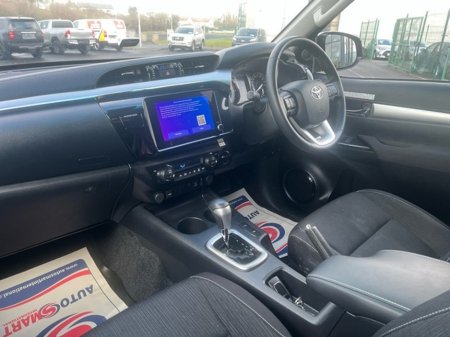 2025 Toyota Hilux 2.4 SR5 D/CAB AUTO €48,950 thumbnail