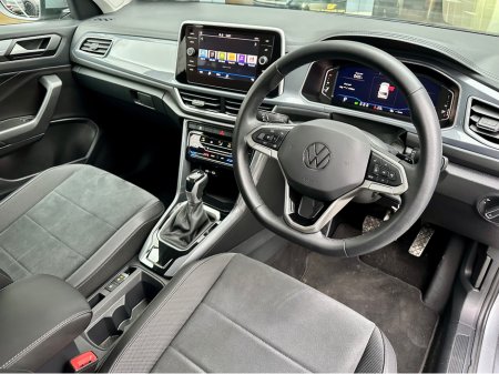 2023 Volkswagen T-Roc ++JUST 6K KML++ STYLE 1.5 TSI D7F 150HP €34,950 thumbnail