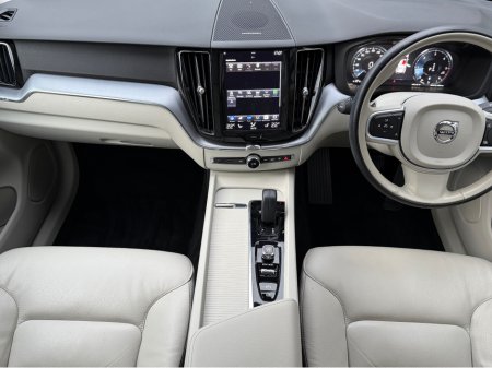 2021 Volvo XC60 2.0D MOMENTUM 5DR AUTO €38,950 thumbnail