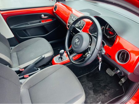 2016 Volkswagen up! DBA-AACHY 5DR €9,950 thumbnail