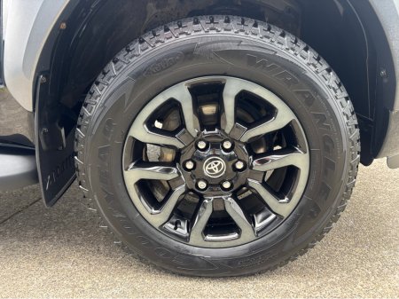 2023 Toyota Hilux INVINCIB X D-4D 4WD INVINCIBLE DCB €44,900 thumbnail