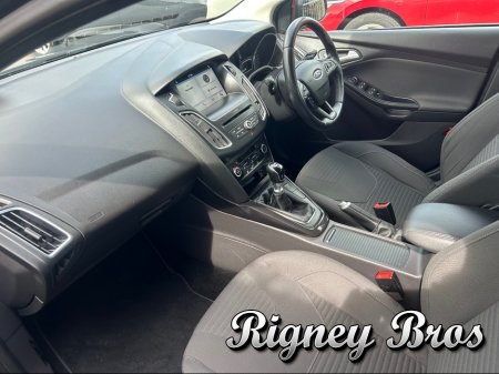 2017 Ford Focus - thumbnail 11