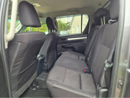 2025 Toyota Hilux - thumbnail 5