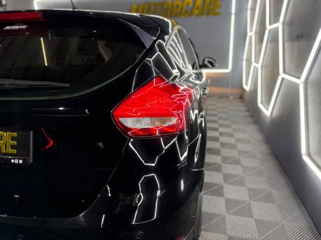 2017 Ford Focus - thumbnail 12