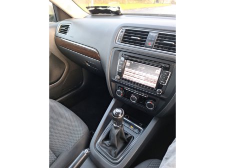 2015 Volkswagen Jetta CL 2.0 TDI MANUAL 5SPEED 110HP 4DR €9,995 thumbnail
