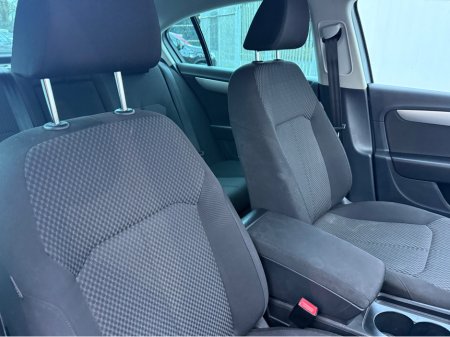 2014 Volkswagen Passat 2.0 TDI R LINE BLUEMOTION 140P 140PS 4DR €7,950 thumbnail