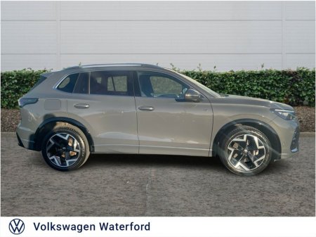 2025 Volkswagen Tiguan R-LINE 75 2.0TDI DSG 150HP €54,975 thumbnail