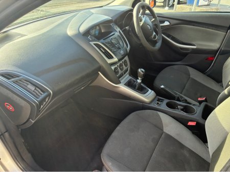 2012 Ford Focus - thumbnail 11