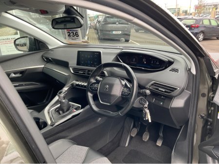 2020 Peugeot 5008 ALLURE 1.2 130 6.3 4DR €23,950 thumbnail