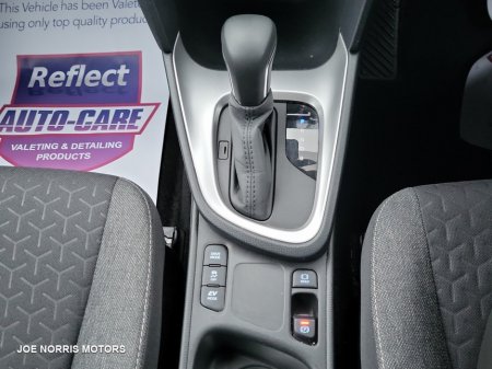 2023 Toyota Yaris CR CROSS LUNA SPORT 4DR AUTO €27,945 thumbnail