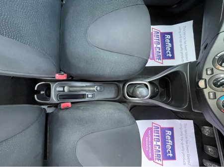 2011 Nissan Micra - thumbnail 18