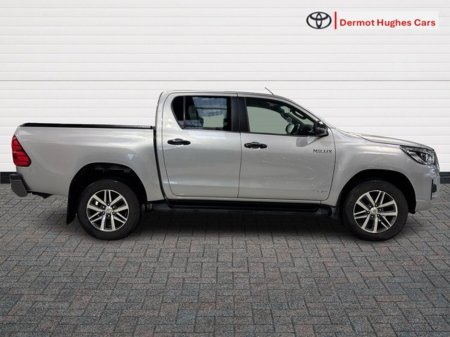 2020 Toyota Hilux DCAB INVINCIBLE AUTO €40,500 thumbnail