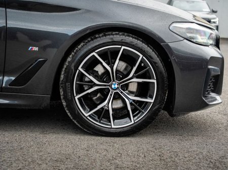 2022 BMW 5 Series - view 4