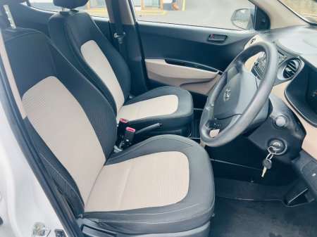 2017 Hyundai i10 - thumbnail 17