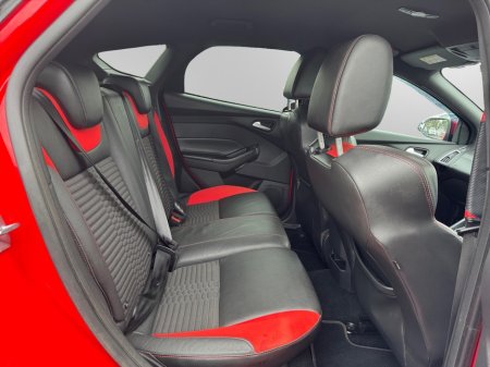 2018 Ford Focus - thumbnail 12