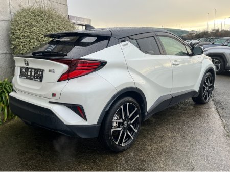 2019 Toyota C-HR GR SPORT AUTOMATIC HYBRID 1.8 PETROL //REVERSE CAMERA//KEYLESS ENTRY//HALF LEATHER SEATS//ADAPTIVE CRUISE CONTROL// thumbnail