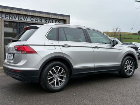 2017 Volkswagen Tiguan - thumbnail 8