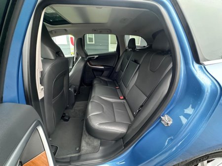2017 Volvo XC60 - thumbnail 15