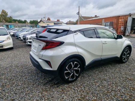2019 Toyota C-HR G FaceLift // hybrid €20,950