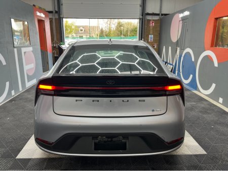 2025 Toyota Prius - thumbnail 3