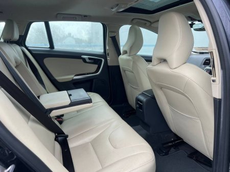 2018 Volvo V60 D4 CLASSIC 2.0 D // SERVICE HISTORY // OPENING SUNROOF // ADAPTIVE CRUISE CONTROL €19,950 thumbnail