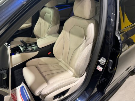 2022 BMW 5 Series - thumbnail 9