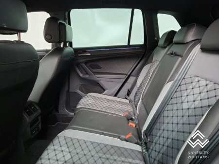2023 Volkswagen Tiguan Tiguan R-Line Tsi Phev €38,950 thumbnail