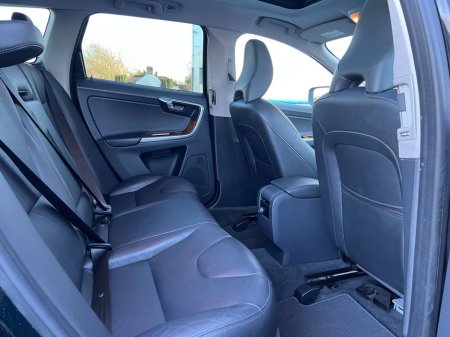 2017 Volvo XC60 D4 CLASSIC 2.0 D // OPENING PAN ROOF // LEATHER HEATED SEATS // REVERSE CAMERA €24,950 thumbnail