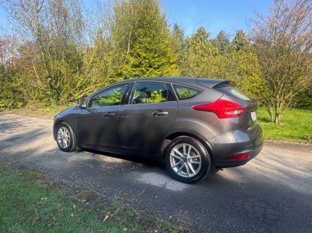 2015 Ford Focus - thumbnail 2