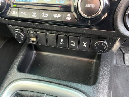 2017 Toyota Hilux - thumbnail 17