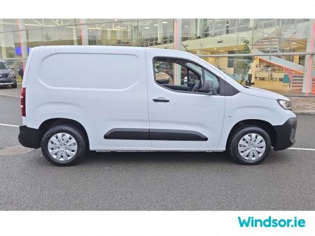 2024 Peugeot Partner PARTNER PRO PLUS1.5 HDI 100 65 €18,695 thumbnail