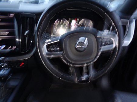 2018 Volvo XC60 - thumbnail 11