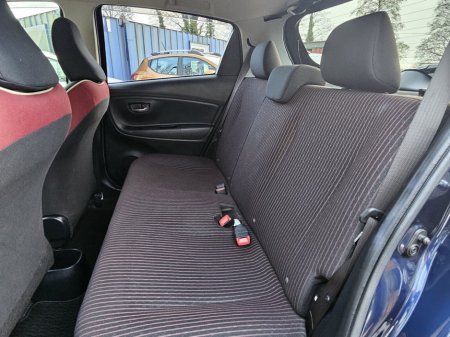 2017 Toyota Vitz - thumbnail 18