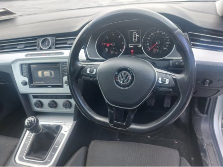 2015 Volkswagen Passat 1.6 TDI SE BLUEMOTION 120PS 4DR €12,000 thumbnail