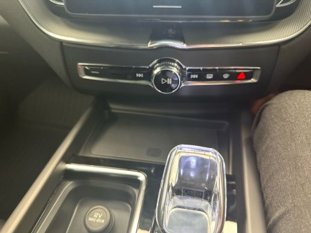 2025 Volvo XC60 - thumbnail 18