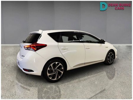 2016 Toyota Auris - view 2