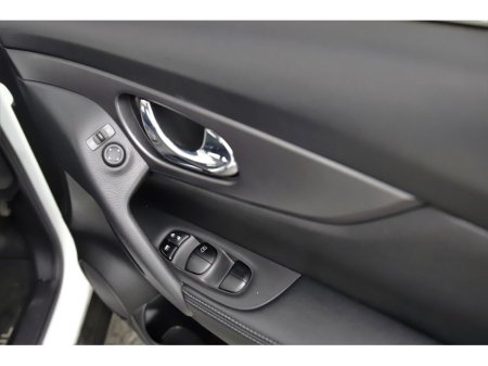 2017 Nissan X-Trail 1.6D XE 6SPD 5SEATS €16,890 thumbnail