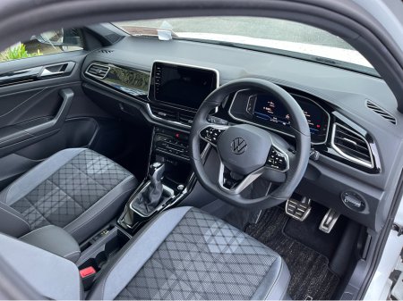 2023 Volkswagen T-Roc R-LINE AUTOMATIC 2.0 DIESEL //HALF LEATHER HEATED SEATS//REVERSE CAMERA//ADAPTIVE CRUISE CONTROL//KEYLESS ENTRY// €31,950 thumbnail