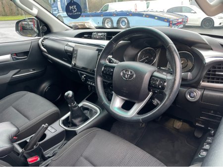 2021 Toyota Hilux 2021 TOYOTA HILUX 2.4 D-4D INVINCIBLE 4WD CREW CAB €28,950 thumbnail