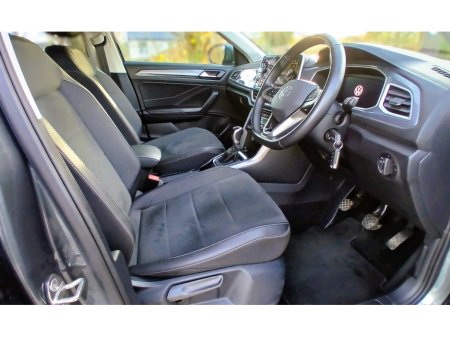 2024 Volkswagen T-Roc STYLE 2.0 TDI MANUAL 6SPEED FWD 116HP €29,500 thumbnail