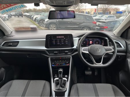 2023 Volkswagen T-Roc ACTIVE AUTOMATIC 1.5 PETROL //VERY LOW MILES//KEYLESS ENTRY//ADAPTIVE CRUISE CONTROL//BLIND SPOT WARNING// €29,950 thumbnail