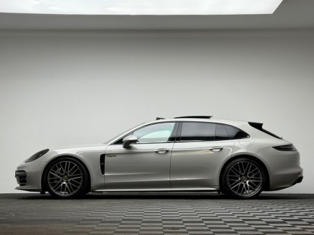 2023 Porsche Panamera - thumbnail 4
