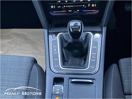 2022 Volkswagen Passat BUSINESS 2.0 TDI MANUAL 6SPEED FWD 150 4DR €25,995 thumbnail