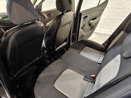 2010 Hyundai i10 - thumbnail 17