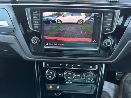 2016 Volkswagen Touran R-LINE 1.4L Petrol Automatic (0036) €17,995 thumbnail