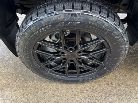 2024 Volkswagen Amarok AVENTURA V6 TDI 4M DC 4MOTION €61,900 thumbnail